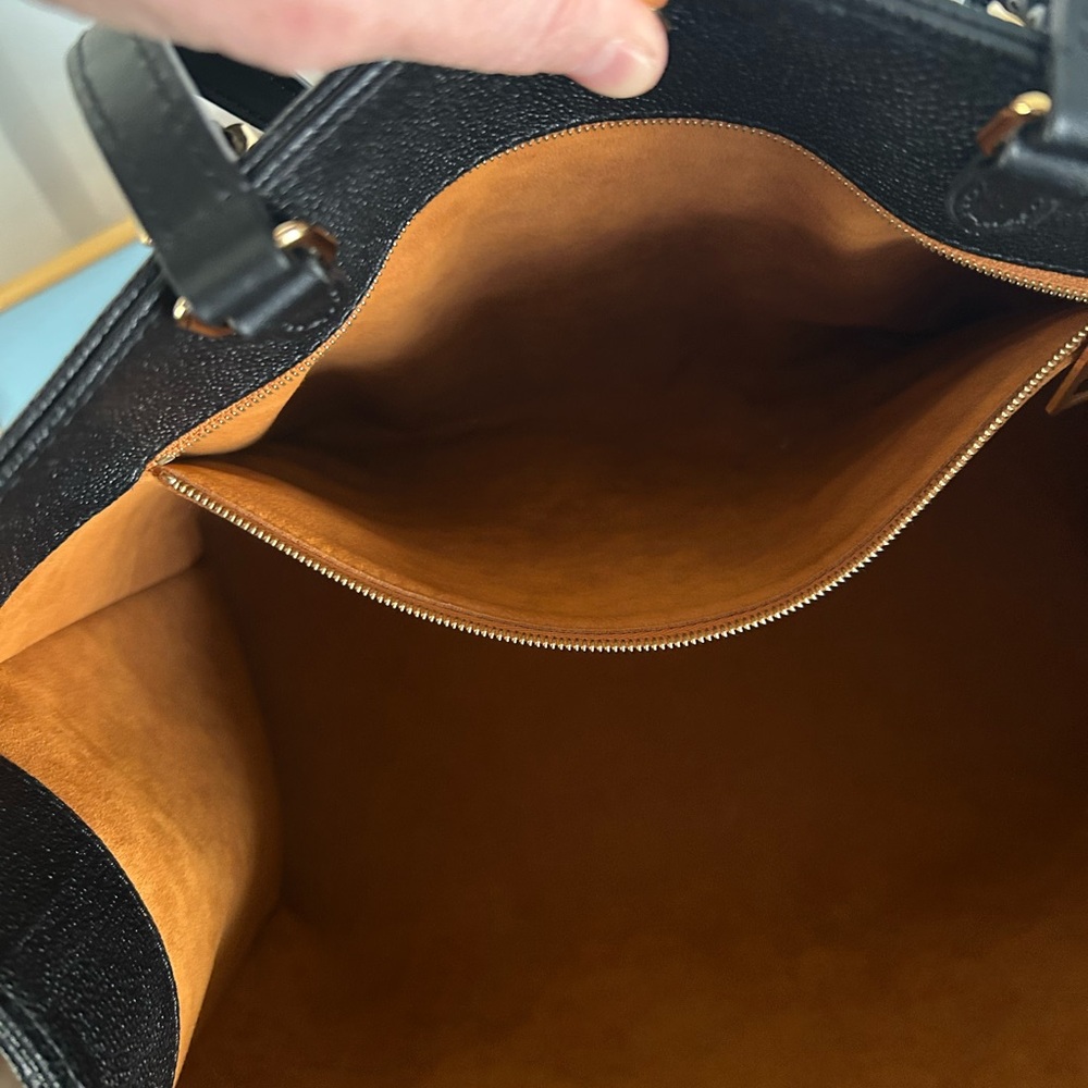 Louis Vuitton Black On The Go GM Bag - CHARM INCLUDED!! - Picture 13 of 16